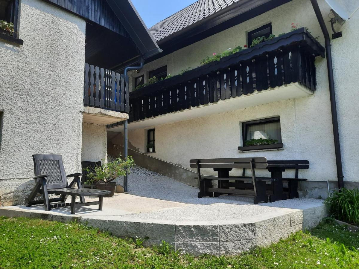 Apartamento Sobe Tanja Podbrdo Exterior foto