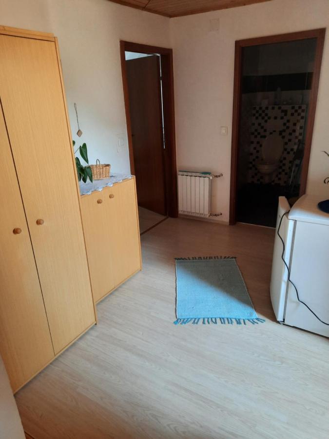 Apartamento Sobe Tanja Podbrdo Exterior foto